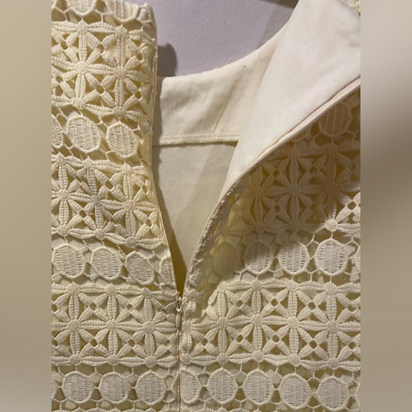 Size 6 Women’s Sandra Darren  Sleeveless Sunny Yellow Crochet Dress - Picture 2 of 8